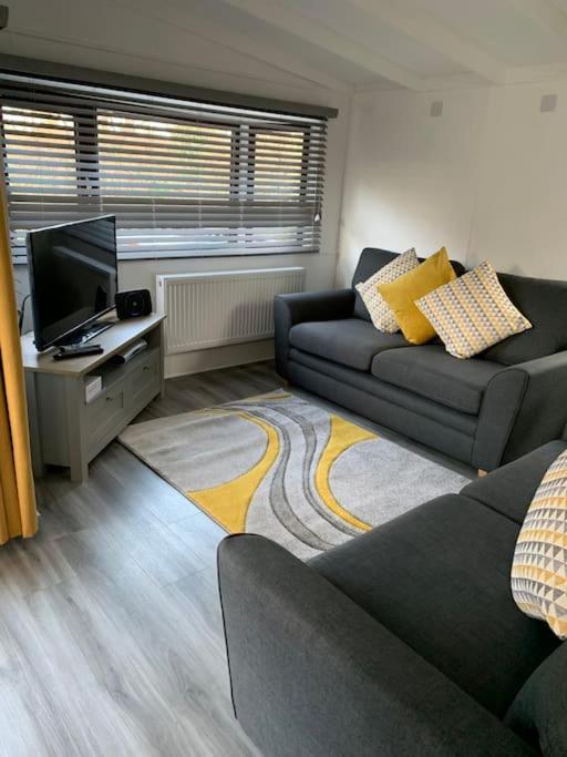 Lakeside Retreat - 2f Caer Beris - No Commercial Vehicles Allowed On Site