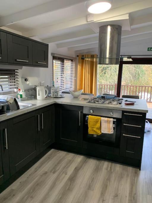 Lakeside Retreat - 2f Caer Beris - No Commercial Vehicles Allowed On Site