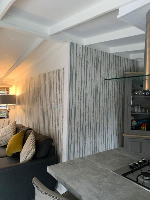 Lakeside Retreat - 2f Caer Beris - No Commercial Vehicles Allowed On Site Apartment